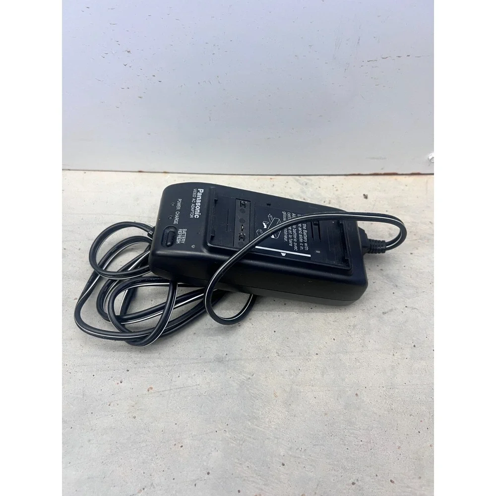 Vintage Panasonic Palmcorder VHS-C PV-L658 Camcorder 23x Zoom Battery Charger
